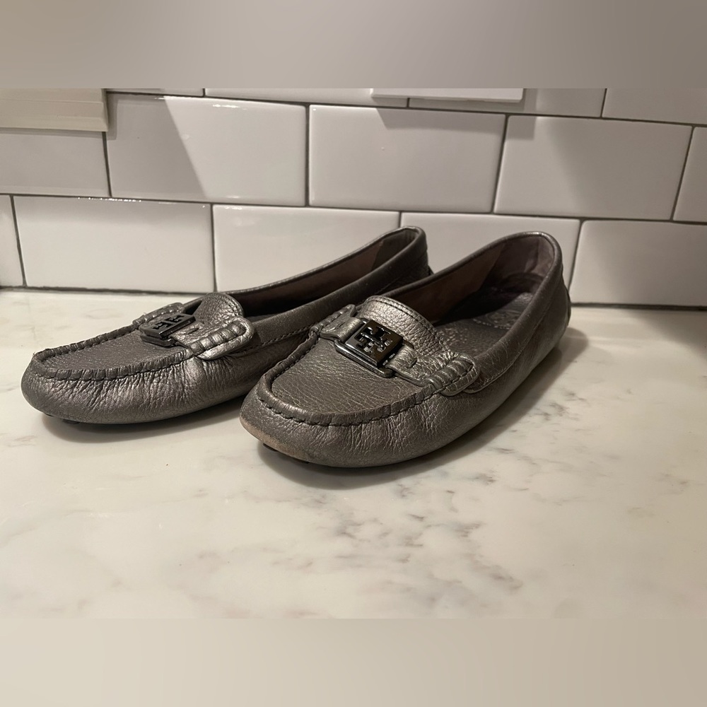 Tory Burch size 9.5 loafers in silver